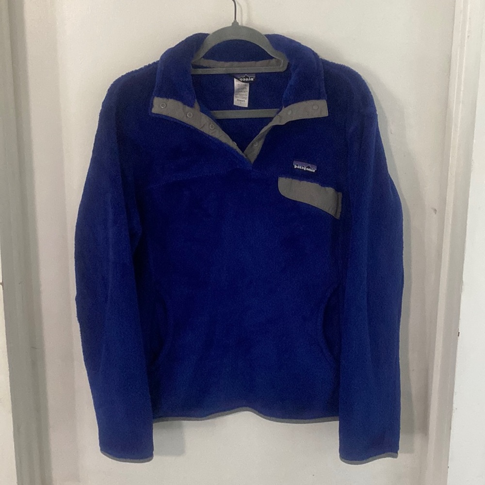 Women’s Patagonia blue fleece sweatshirt